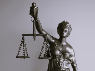 HFD i plenum: Även omedelbart gällande viten behöver vinna laga kraft innan utdömande